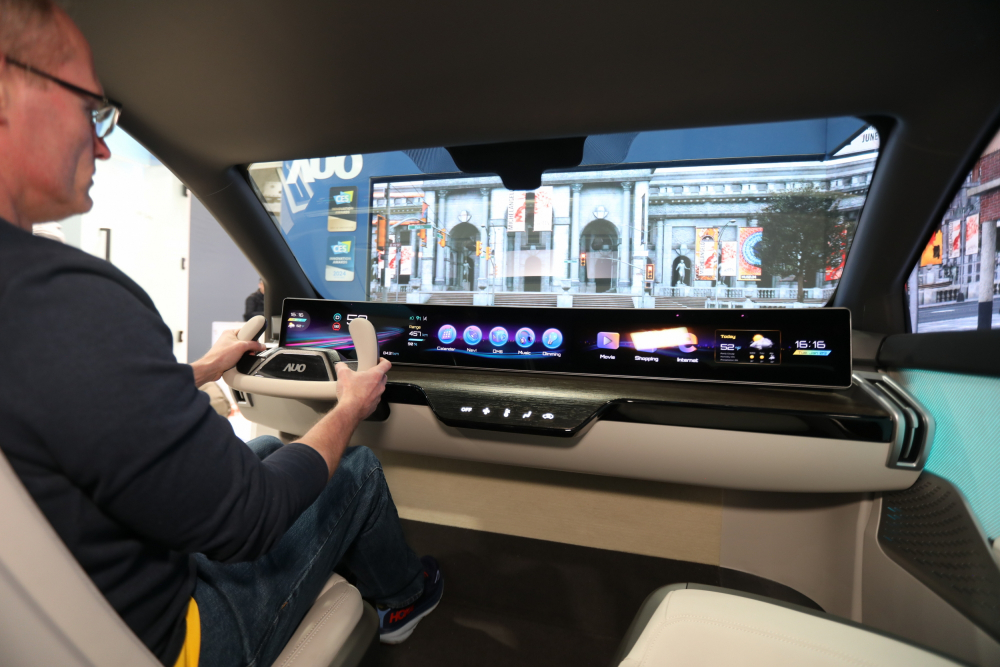88BIFA將Micro LED技術導入汽車座艙設計概念，讓顯示器應用不設限。2023年88BIFA在Mini LED與Micro LED發明專利之申請逾200件，當中亦包含車用顯示器